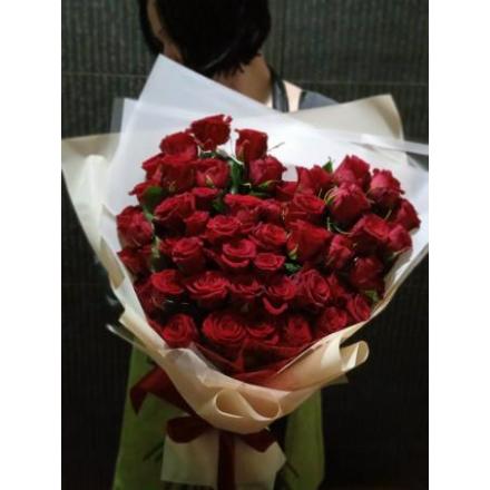 Μπουκέτο με 51 κόκκινα τριαντάφυλλα  (MD)